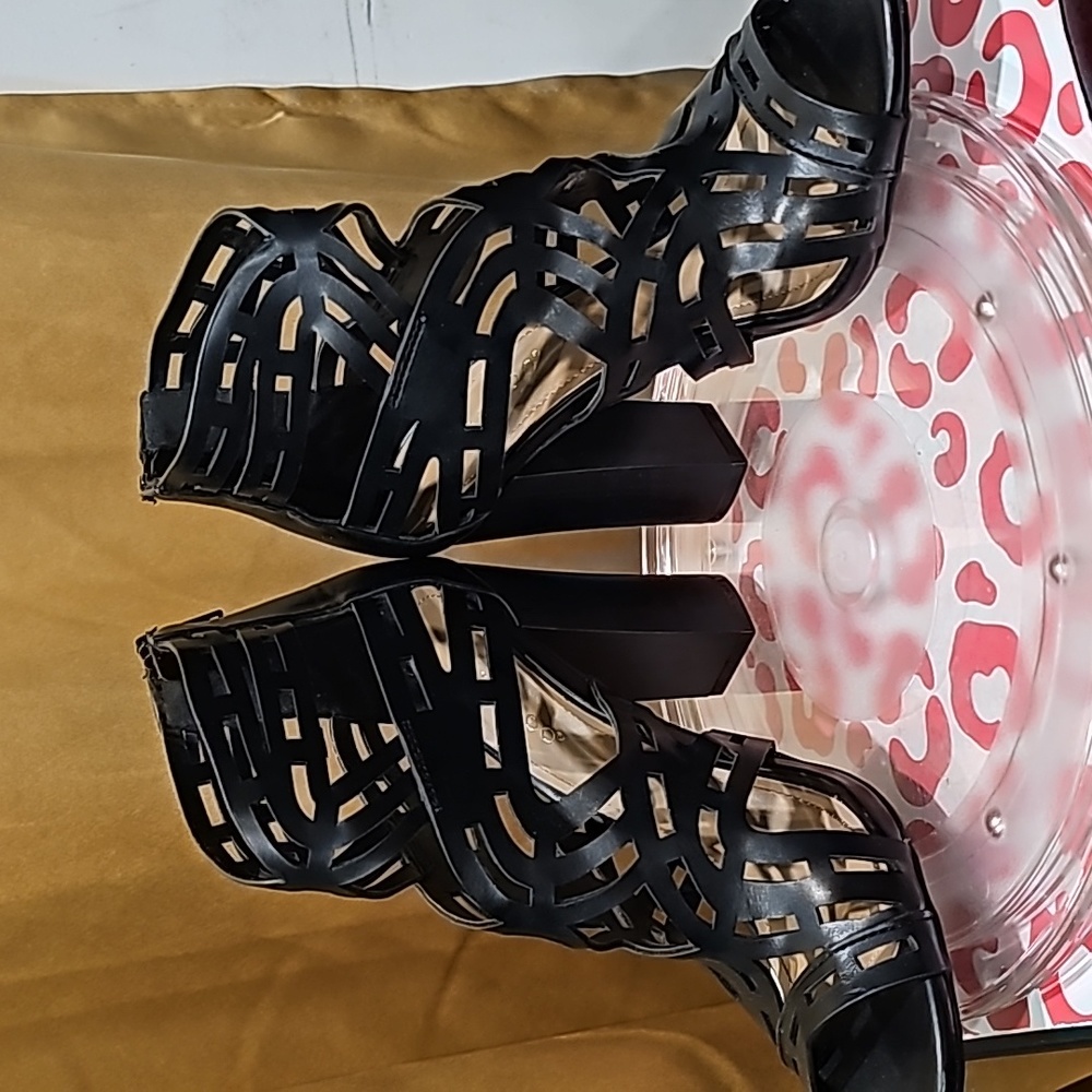 J BAMBOO laser cut out Heels size 7 Never worn! Sleek, Beautiful & Fashionable! - Picture 4 of 11